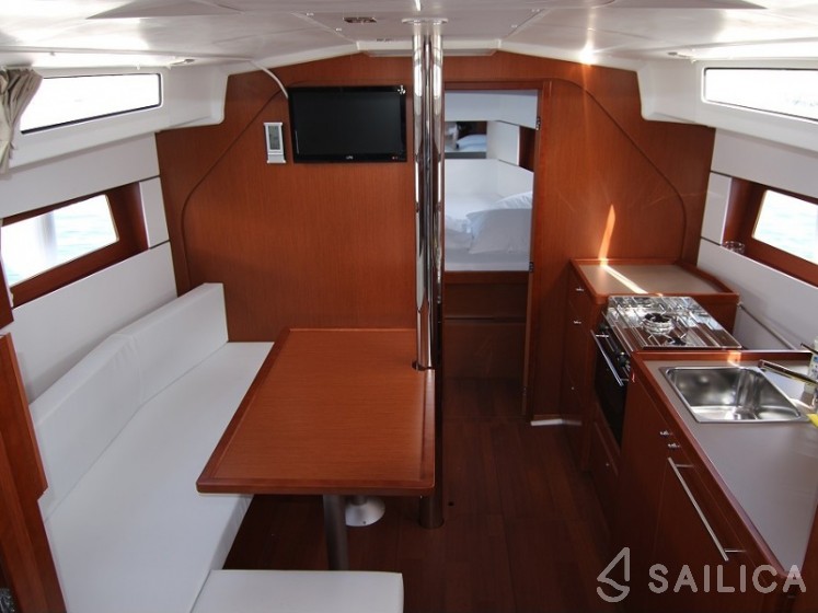 Oceanis 38.1 - Yacht Charter Sailica