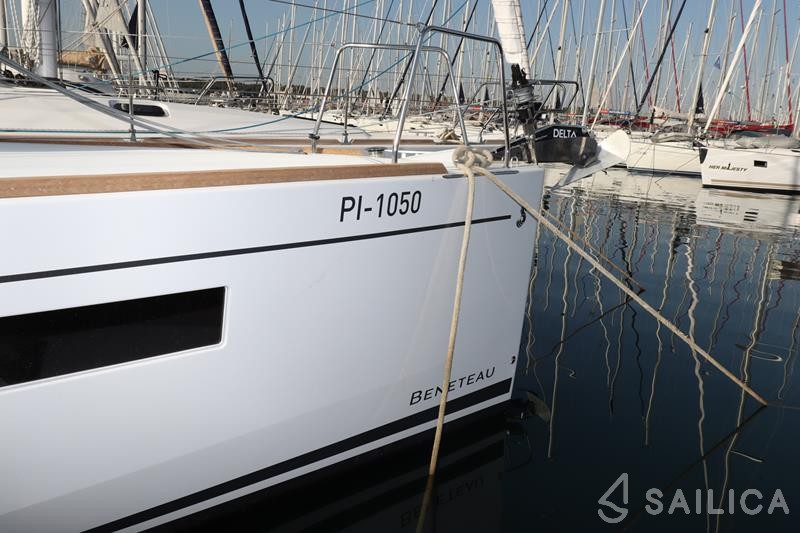 Oceanis 38.1 - Yacht Charter Sailica