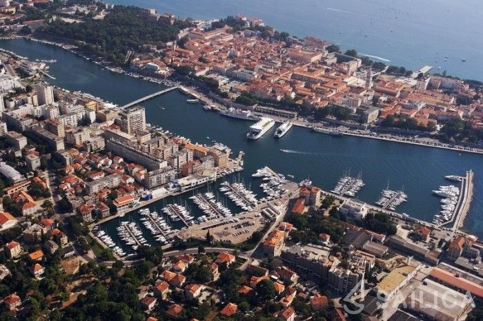 Oceanis 38.1 - Yacht Charter Sailica