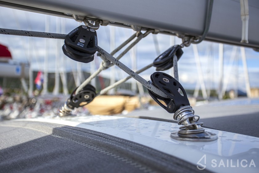 Oceanis 38.1 - Yacht Charter Sailica