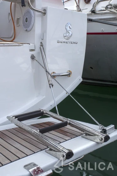 Oceanis 38.1 - Yacht Charter Sailica