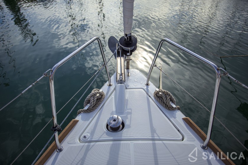 Oceanis 38.1 - Yacht Charter Sailica