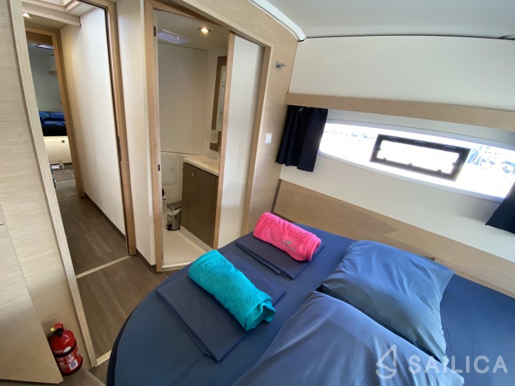 Lucia 40 - Yacht Charter Sailica