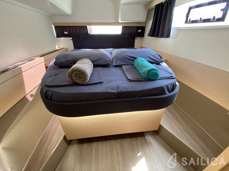 Lucia 40 - Yacht Charter Sailica