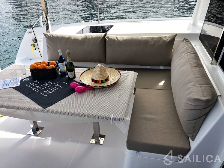 Lucia 40 - Yacht Charter Sailica