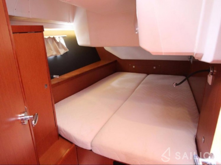 Oceanis 45 - Yacht Charter Sailica