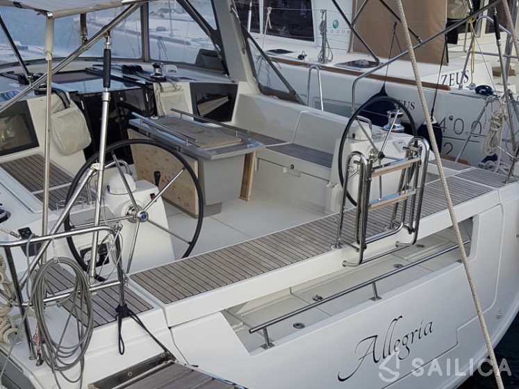 Oceanis 45 - Yacht Charter Sailica
