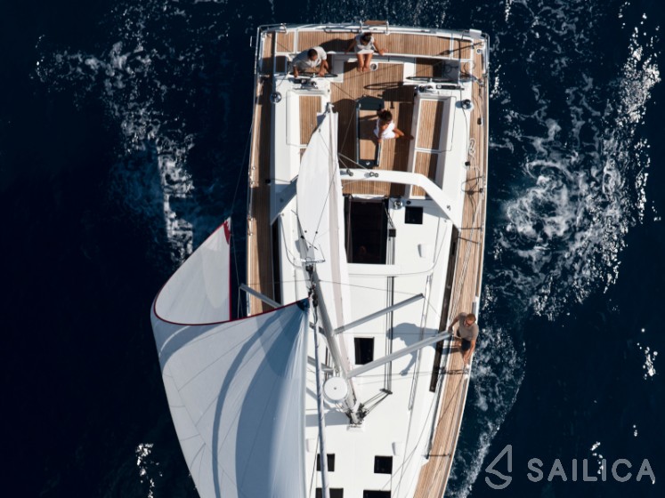 Oceanis 45 - Yacht Charter Sailica