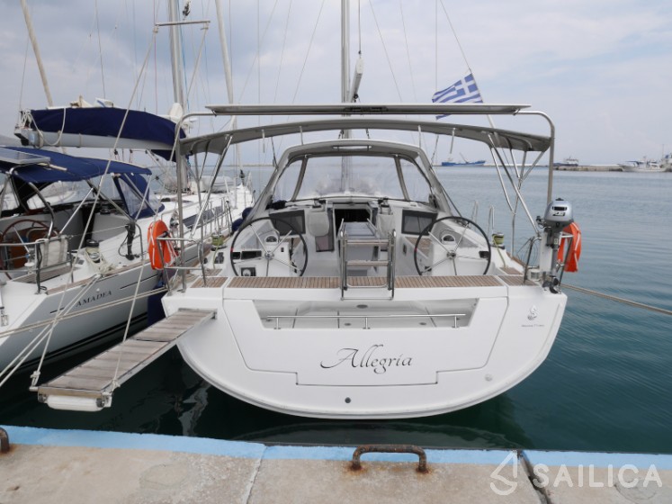 Oceanis 45 - Yacht Charter Sailica
