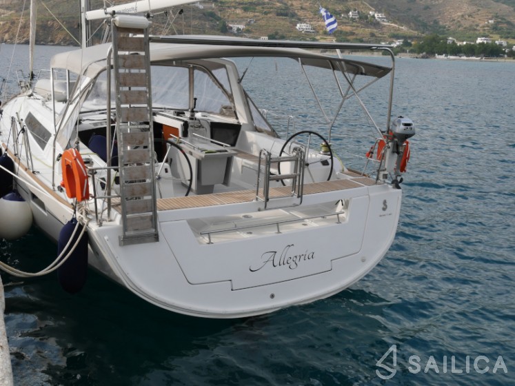 Oceanis 45 - Yacht Charter Sailica