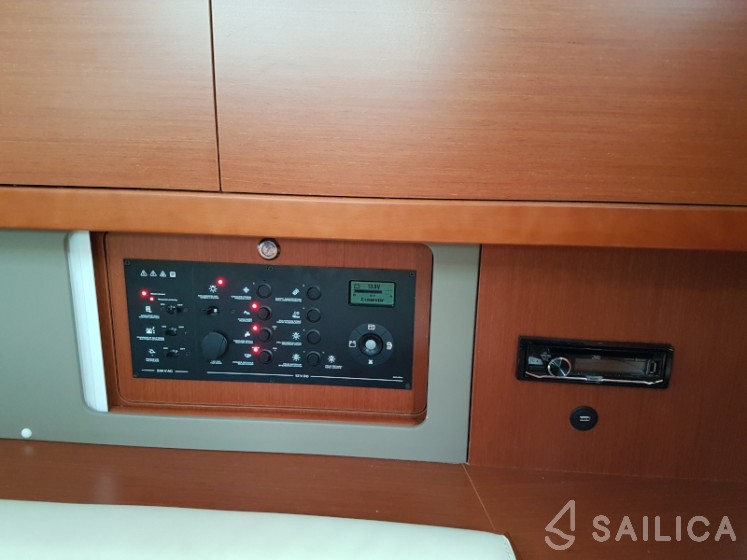 Oceanis 45 - Yacht Charter Sailica