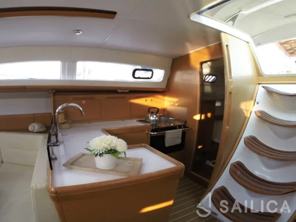 Sun Odyssey 42 DS - Yacht Charter Sailica