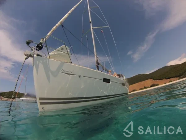 Sun Odyssey 42 DS - Yacht Charter Sailica