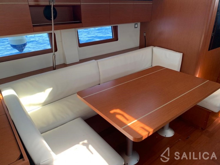 Oceanis 51.1 - Yacht Charter Sailica