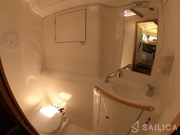 Lagoon 380 - Yacht Charter Sailica