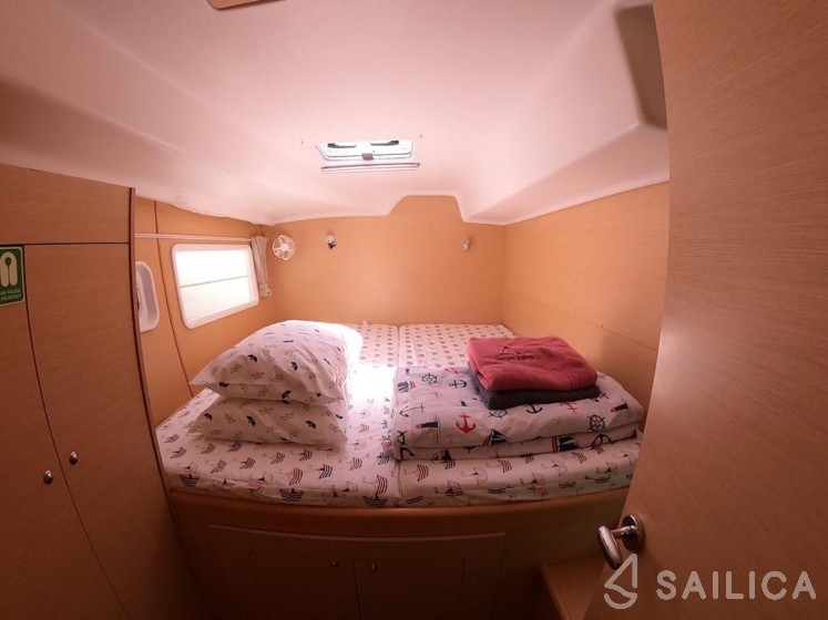 Lagoon 380 - Yacht Charter Sailica