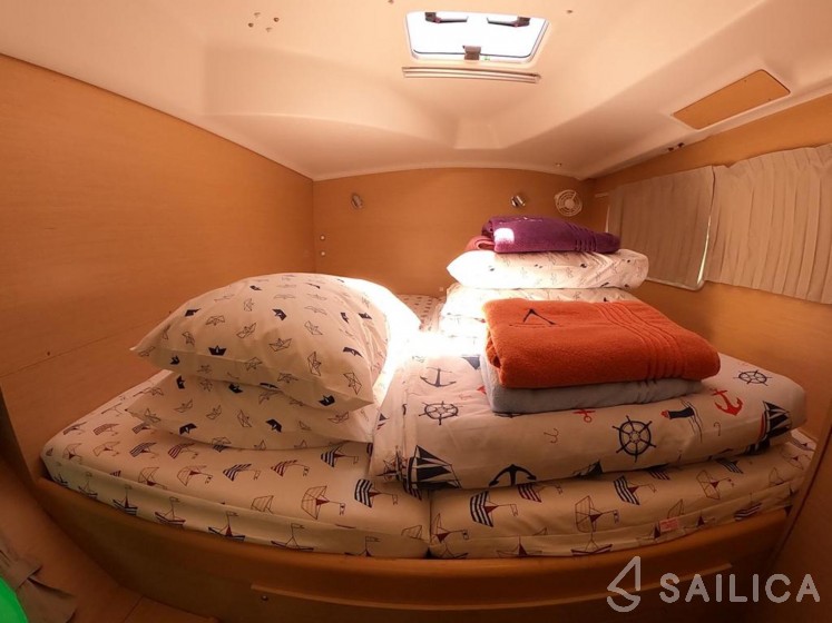 Lagoon 380 - Yacht Charter Sailica