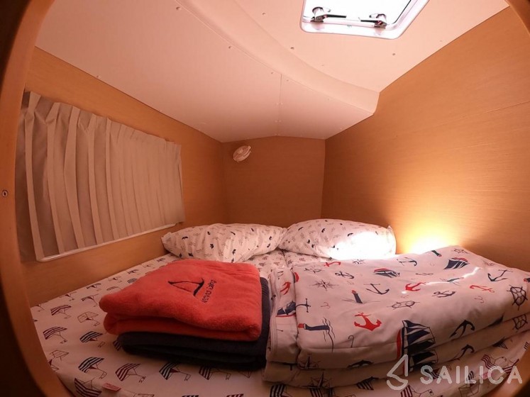 Lagoon 380 - Yacht Charter Sailica