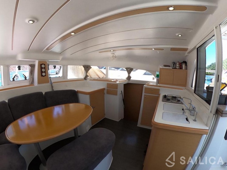 Lagoon 380 - Yacht Charter Sailica