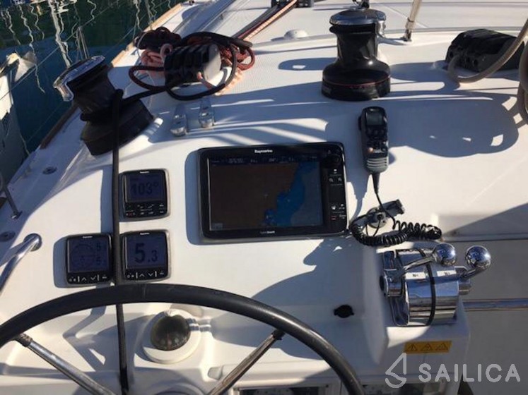 Lagoon 400 S2 - Yacht Charter Sailica