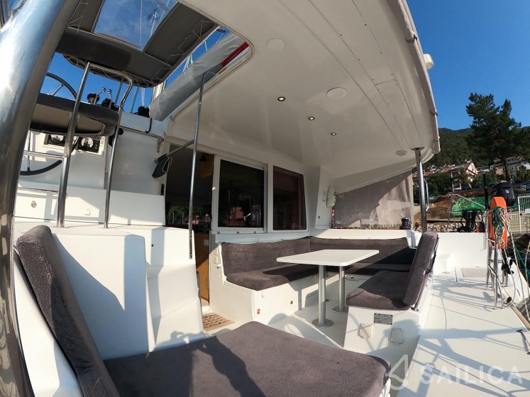 Lagoon 400 S2 - Yacht Charter Sailica