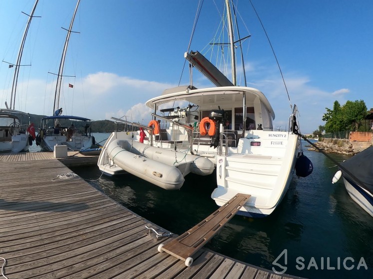 Lagoon 400 S2 - Yacht Charter Sailica