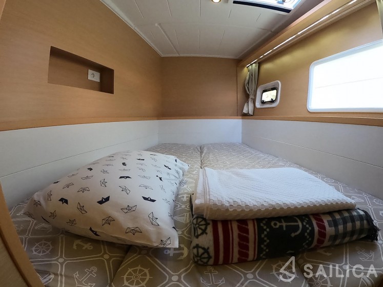 Lagoon 400 S2 - Yacht Charter Sailica