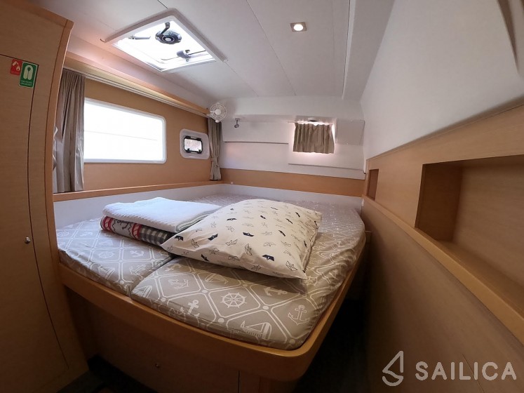 Lagoon 400 S2 - Yacht Charter Sailica