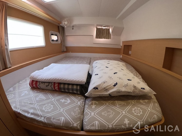 Lagoon 400 S2 - Yacht Charter Sailica