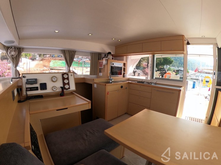 Lagoon 400 S2 - Yacht Charter Sailica