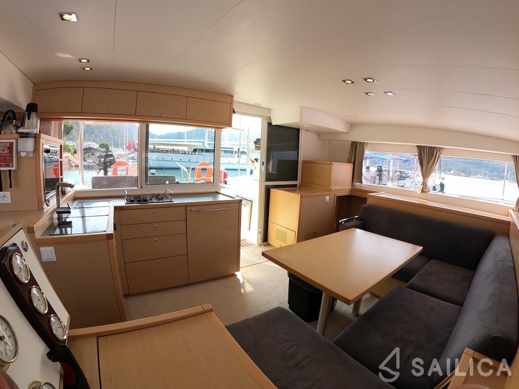Lagoon 400 S2 - Yacht Charter Sailica