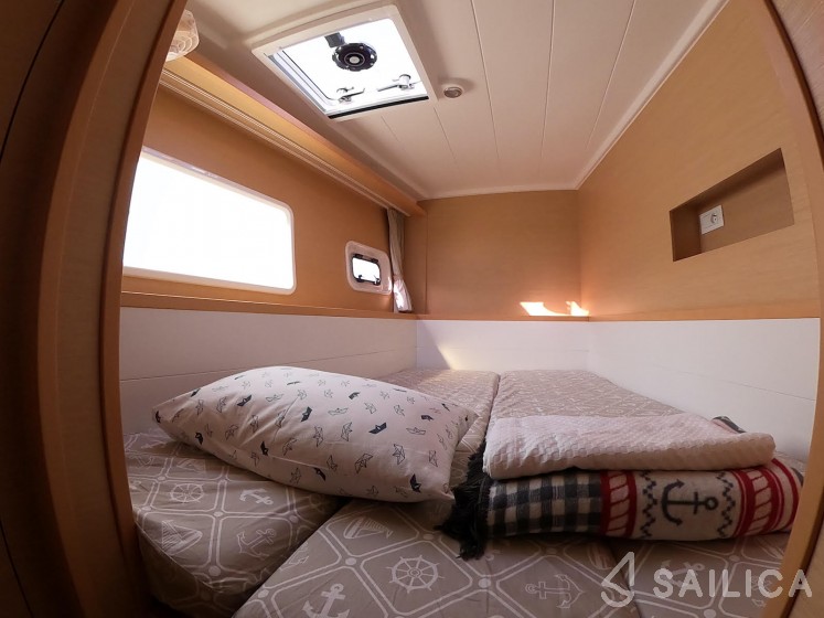 Lagoon 400 S2 - Yacht Charter Sailica