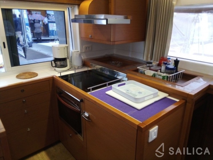 Lagoon 450 - Yacht Charter Sailica