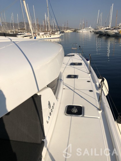 Lagoon 42 - Yacht Charter Sailica