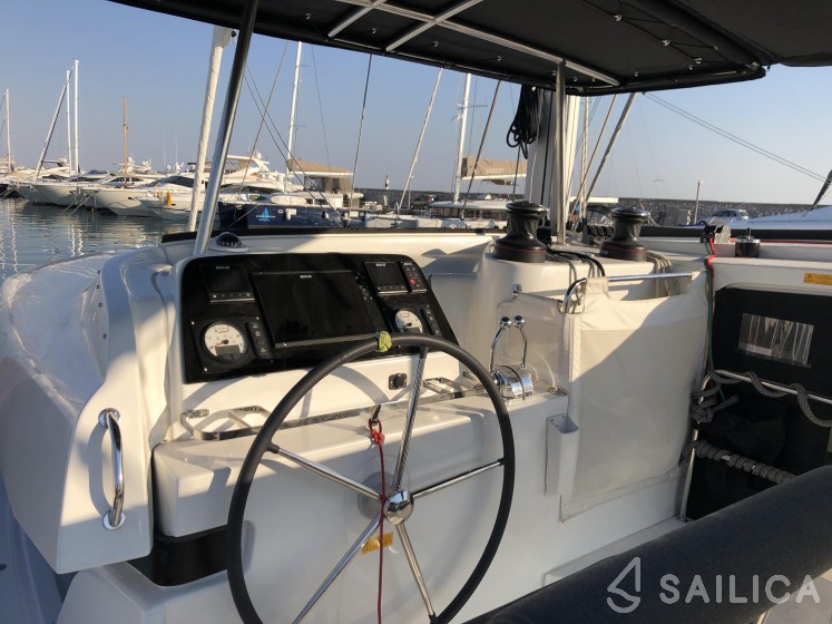 Lagoon 42 - Yacht Charter Sailica