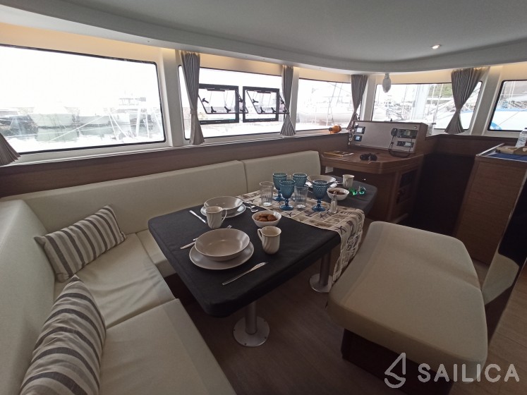 Lagoon 42 - Yacht Charter Sailica