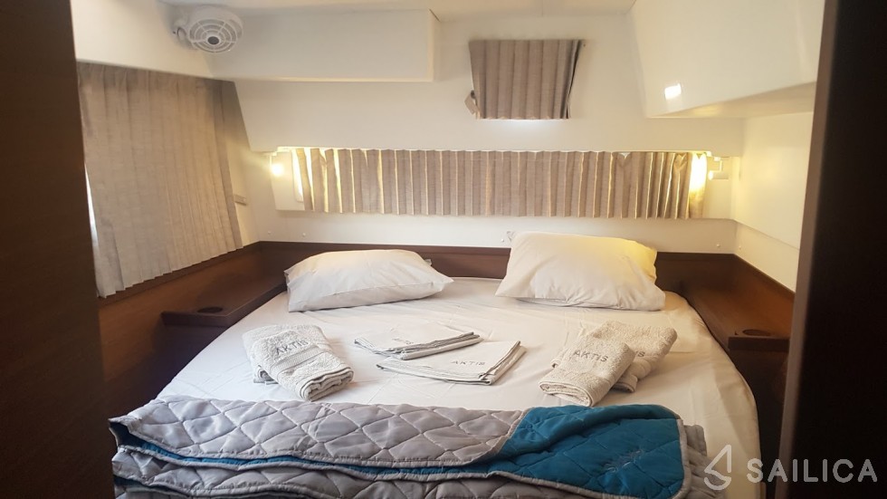 Lagoon 42 - Yacht Charter Sailica