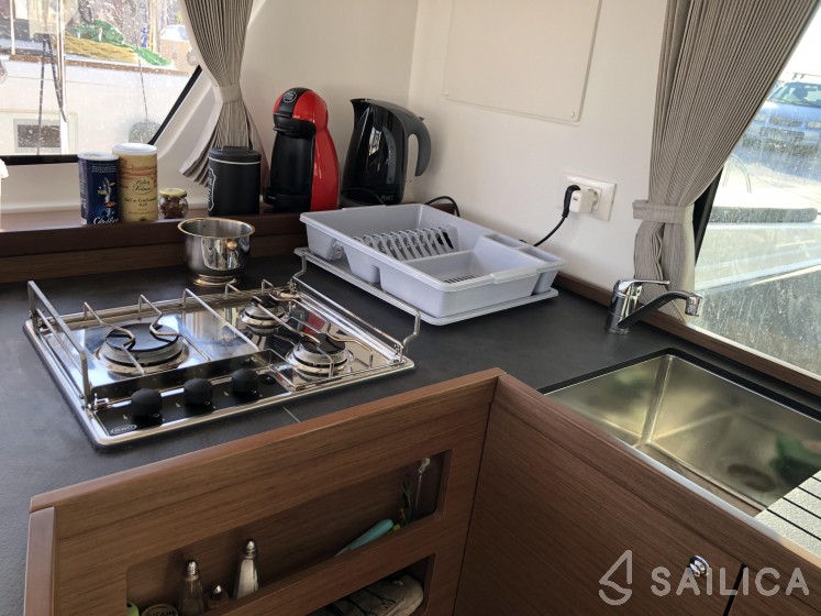 Lagoon 42 - Yacht Charter Sailica