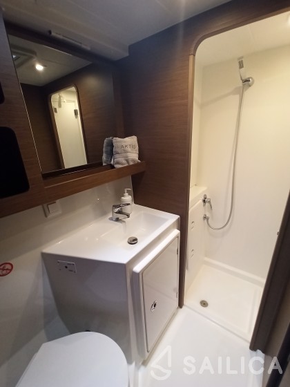 Lagoon 42 - Yacht Charter Sailica