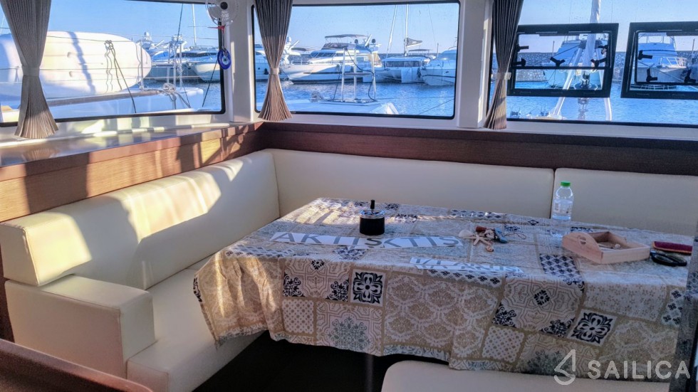 Lagoon 42 - Yacht Charter Sailica