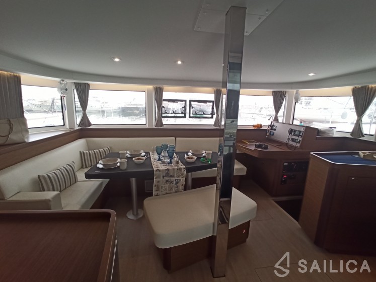 Lagoon 42 - Yacht Charter Sailica