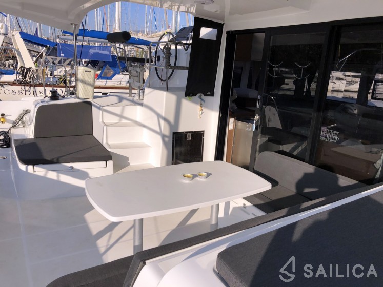 Lagoon 42 - Yacht Charter Sailica
