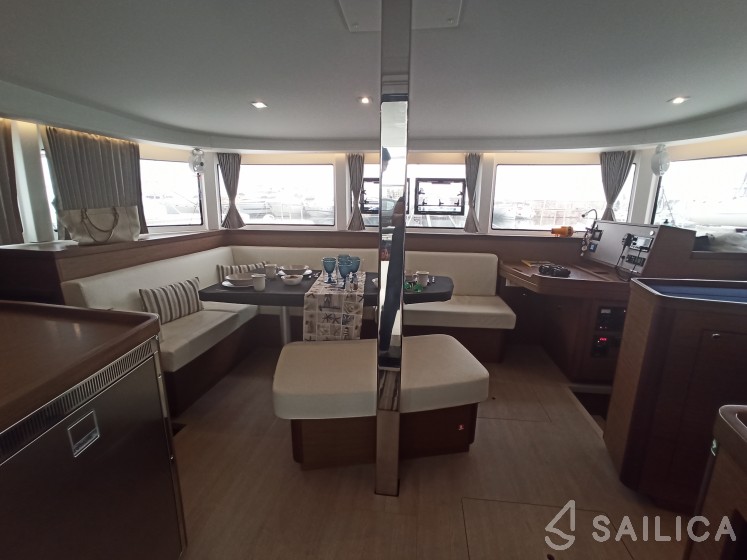 Lagoon 42 - Yacht Charter Sailica