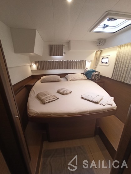 Lagoon 42 - Yacht Charter Sailica