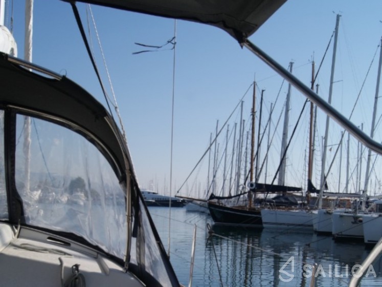 Oceanis 37 - Yacht Charter Sailica