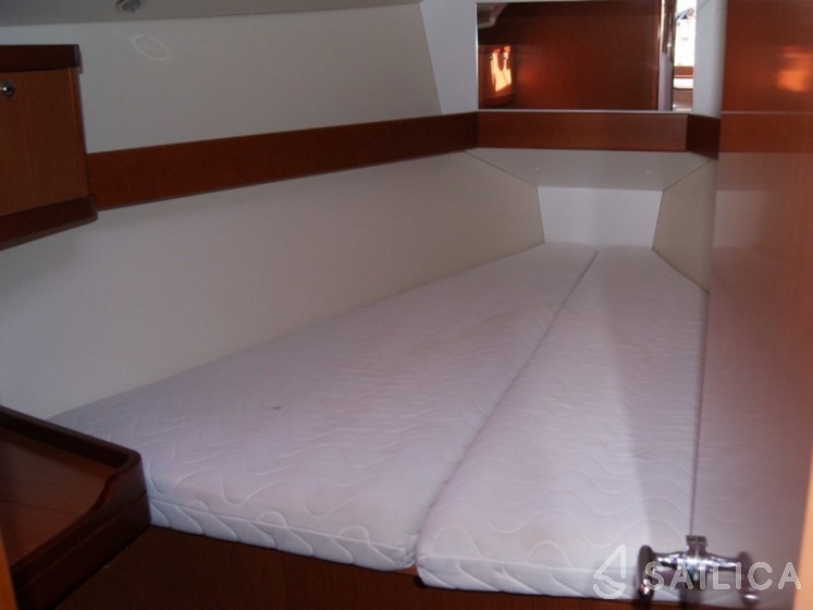 Oceanis 37 - Yacht Charter Sailica