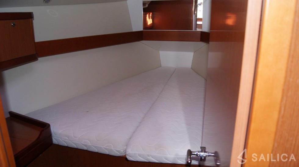 Oceanis 37 - Yacht Charter Sailica