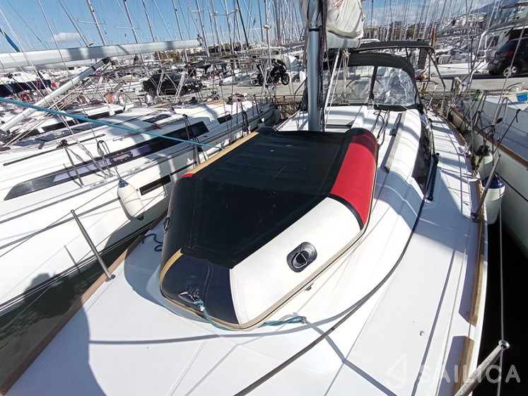 Oceanis 37 - Yacht Charter Sailica