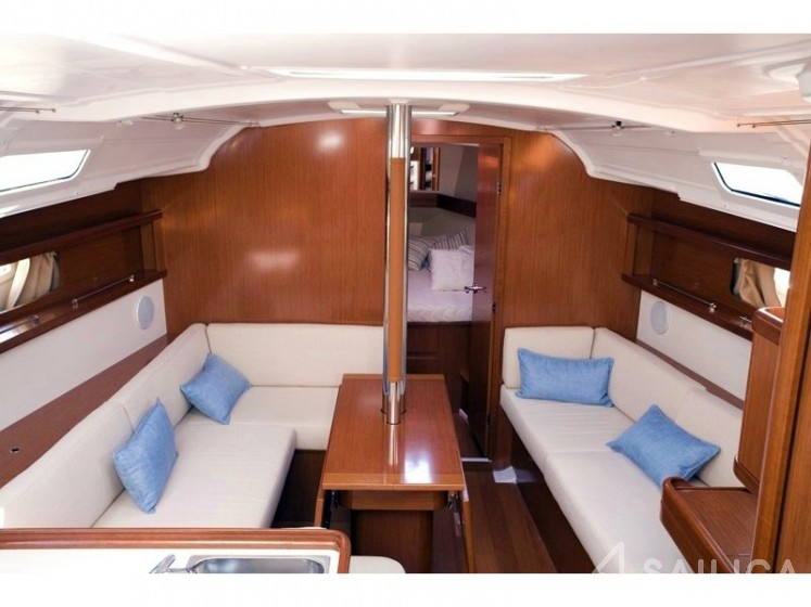 Oceanis 37 - Yacht Charter Sailica