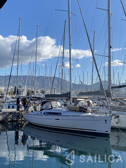 Oceanis 37 - Yacht Charter Sailica
